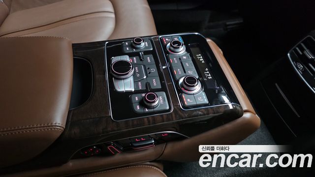 Audi A8 2015 — photo 17