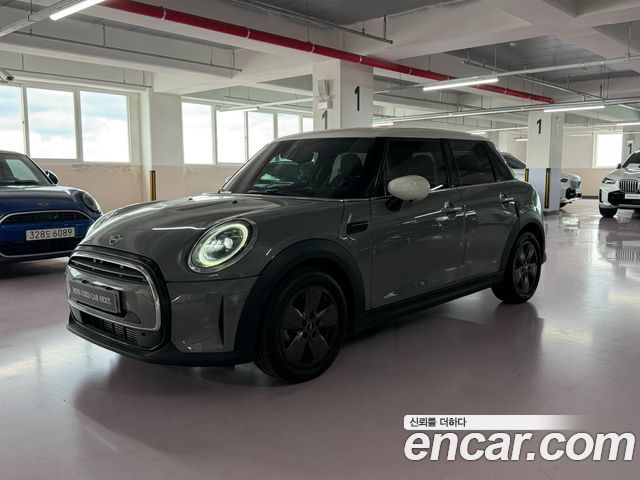 Mini Cooper 2023 — photo 1
