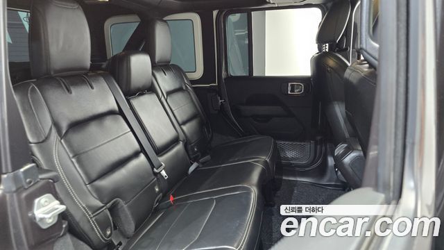 Jeep Wrangler 2021 — photo 17