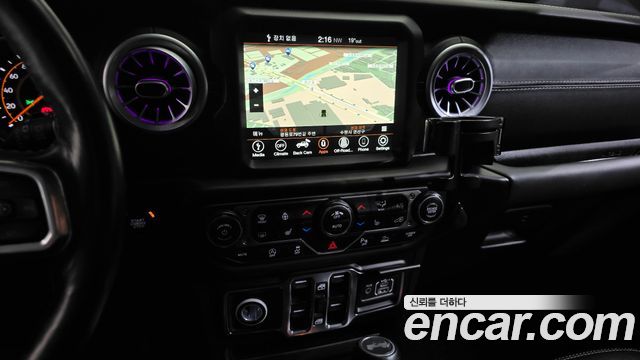 Jeep Wrangler 2021 — photo 19