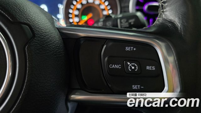 Jeep Wrangler 2021 — photo 22