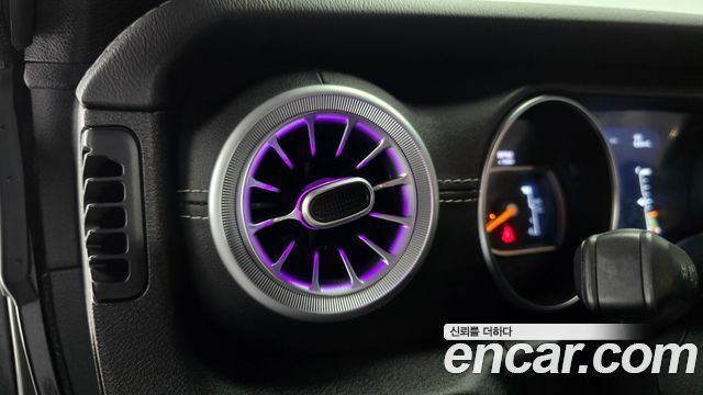 Jeep Wrangler 2021 — photo 25