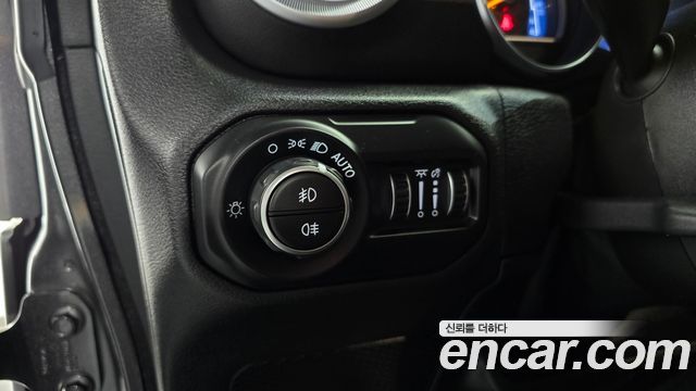 Jeep Wrangler 2021 — photo 26