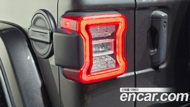 Jeep Wrangler 2021 — photo 9