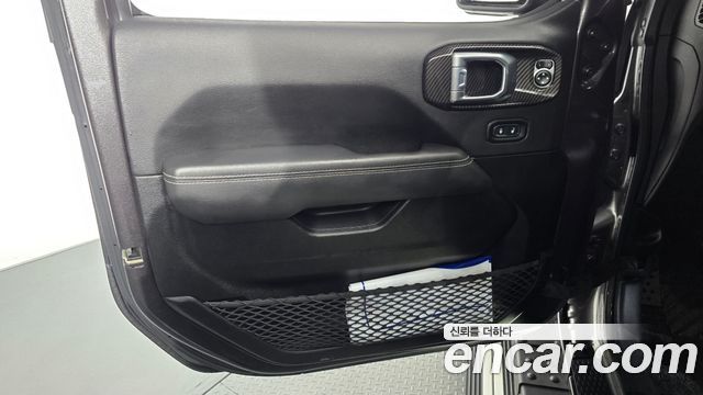 Jeep Wrangler 2021 — photo 14