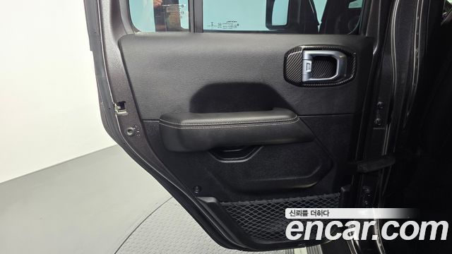 Jeep Wrangler 2021 — photo 15