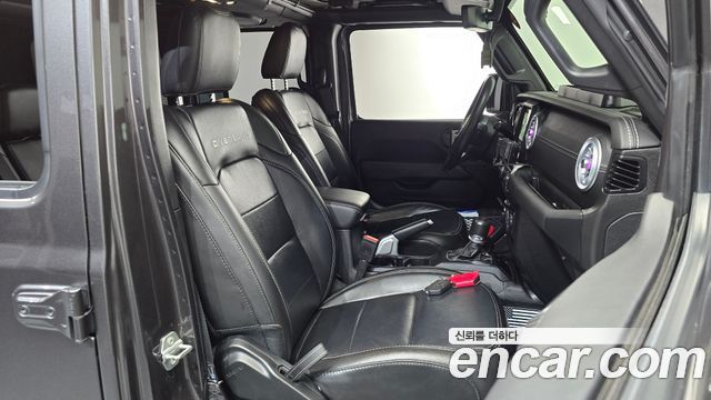 Jeep Wrangler 2021 — photo 16