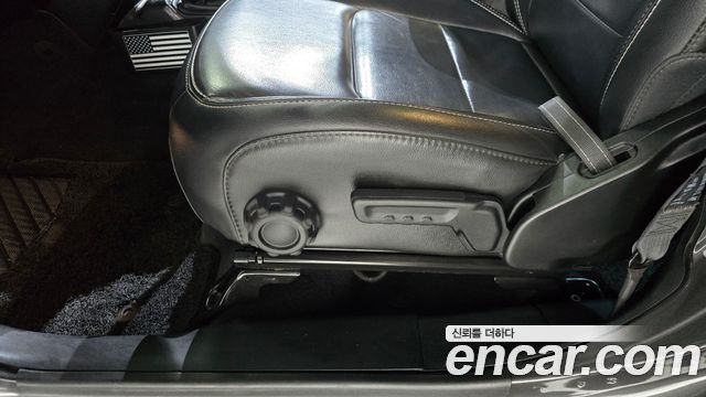 Jeep Wrangler 2021 — photo 30