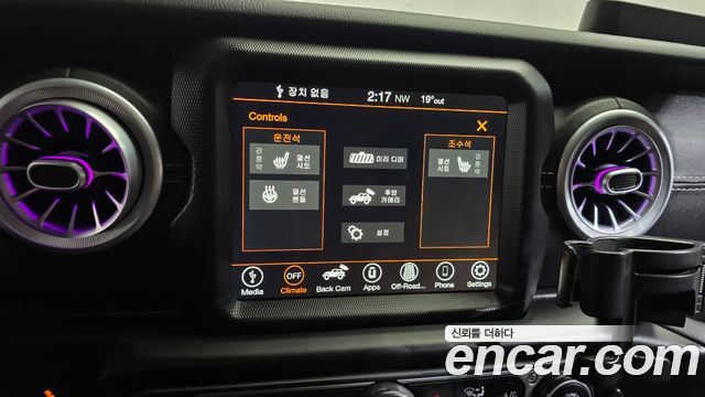Jeep Wrangler 2021 — photo 31