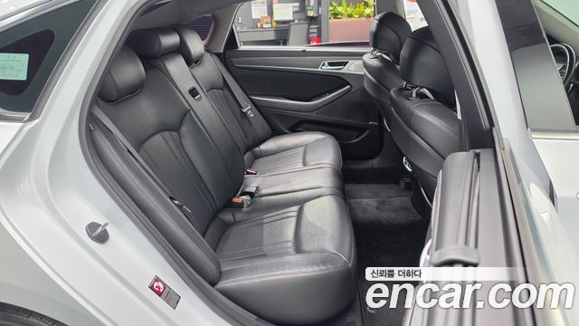 Genesis G80 2017 — photo 18