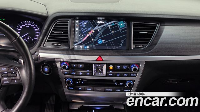 Genesis G80 2017 — photo 21