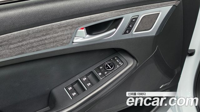 Genesis G80 2017 — photo 26