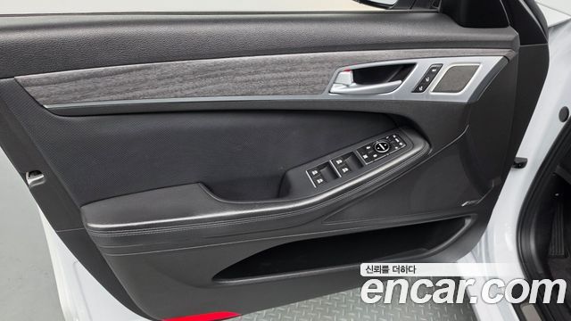 Genesis G80 2017 — photo 14