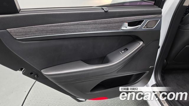 Genesis G80 2017 — photo 15
