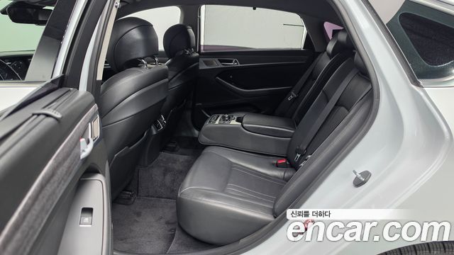 Genesis G80 2017 — photo 16
