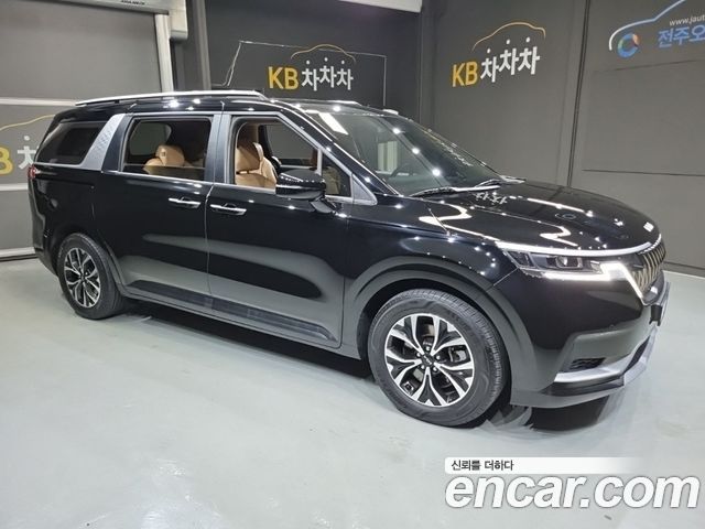 Kia Canival 2023 — photo 3