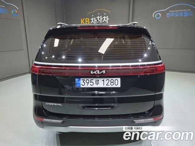 Kia Canival 2023 — photo 4