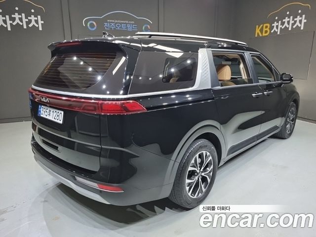 Kia Canival 2023 — photo 5