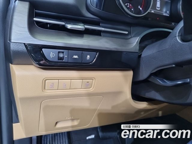Kia Canival 2023 — photo 11
