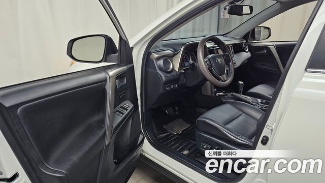 Toyota RAV4 2015 — photo 13