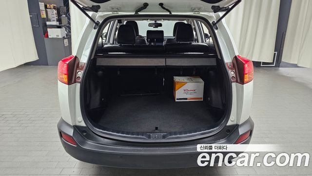Toyota RAV4 2015 — photo 22