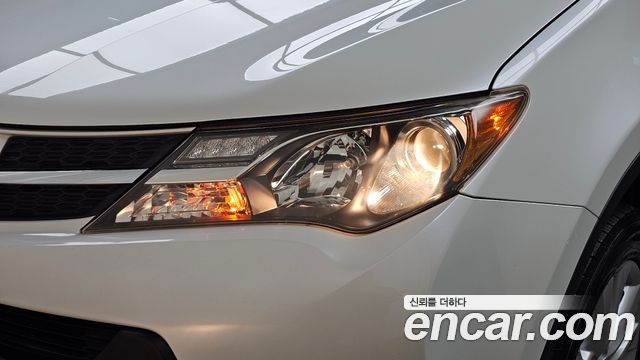 Toyota RAV4 2015 — photo 8