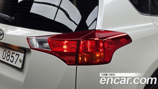 Toyota RAV4 2015 — photo 9