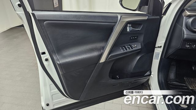 Toyota RAV4 2015 — photo 14