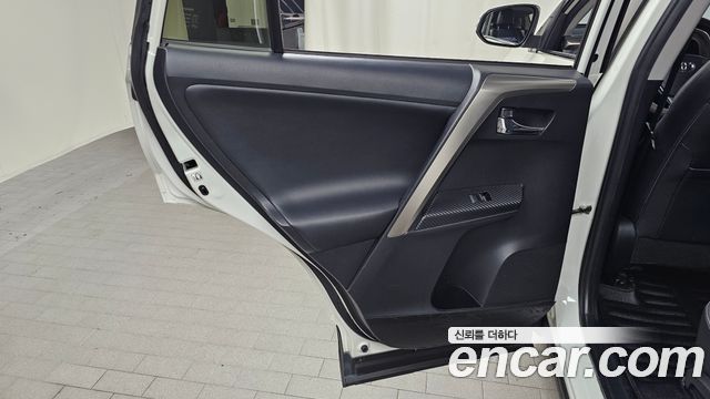 Toyota RAV4 2015 — photo 15