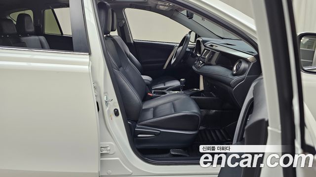 Toyota RAV4 2015 — photo 16