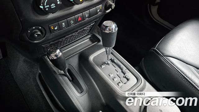 Jeep Wrangler 2017 — photo 12