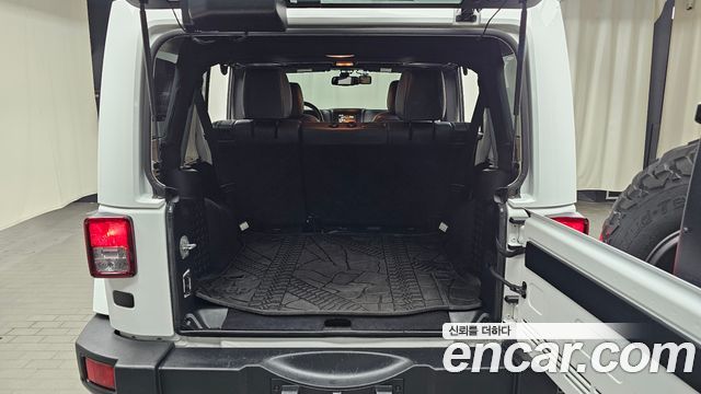 Jeep Wrangler 2017 — photo 24