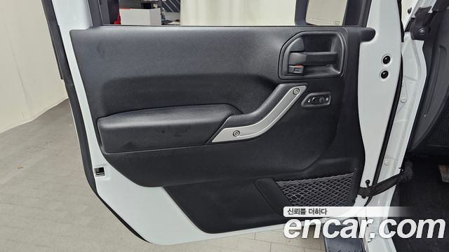 Jeep Wrangler 2017 — photo 14