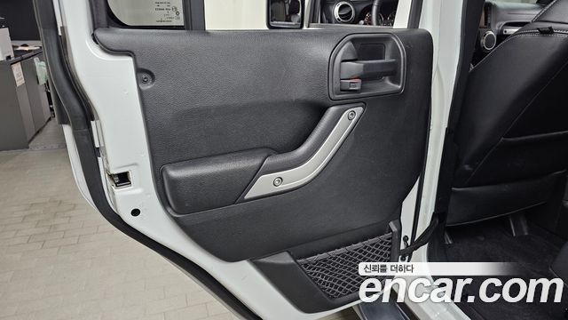 Jeep Wrangler 2017 — photo 15