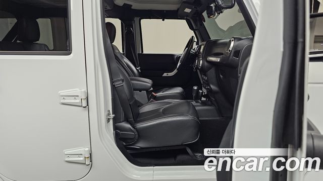 Jeep Wrangler 2017 — photo 16