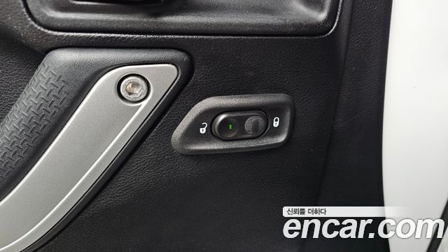 Jeep Wrangler 2017 — photo 32