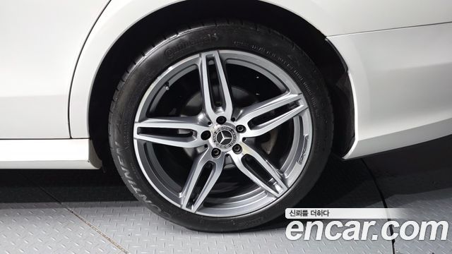 Mercedes-Benz E-Class 2020 — photo 5