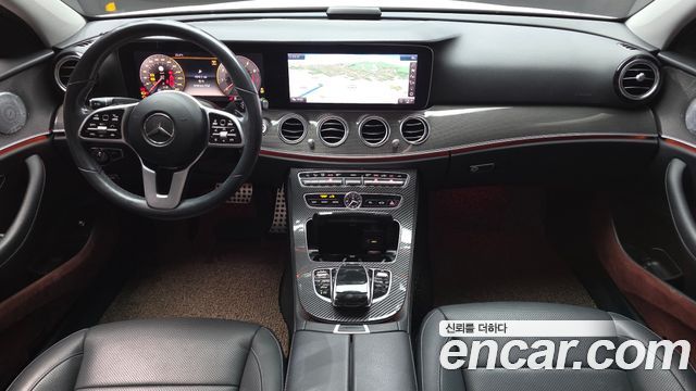 Mercedes-Benz E-Class 2020 — photo 10