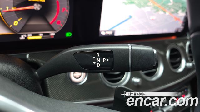 Mercedes-Benz E-Class 2020 — photo 12