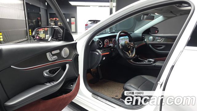 Mercedes-Benz E-Class 2020 — photo 13
