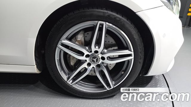 Mercedes-Benz E-Class 2020 — photo 7
