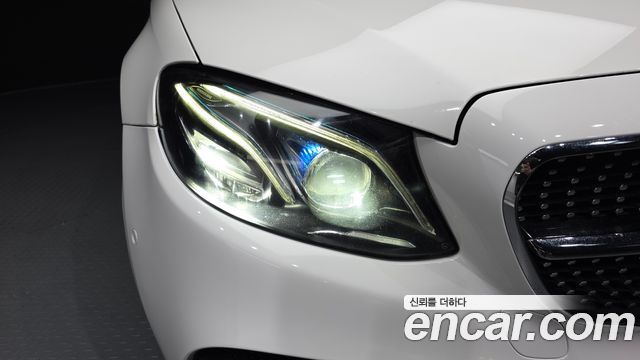 Mercedes-Benz E-Class 2020 — photo 8