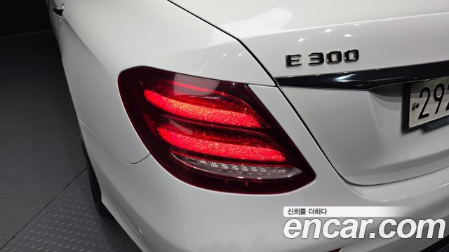 Mercedes-Benz E-Class 2020 — photo 9