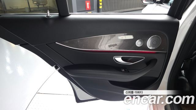 Mercedes-Benz E-Class 2020 — photo 15