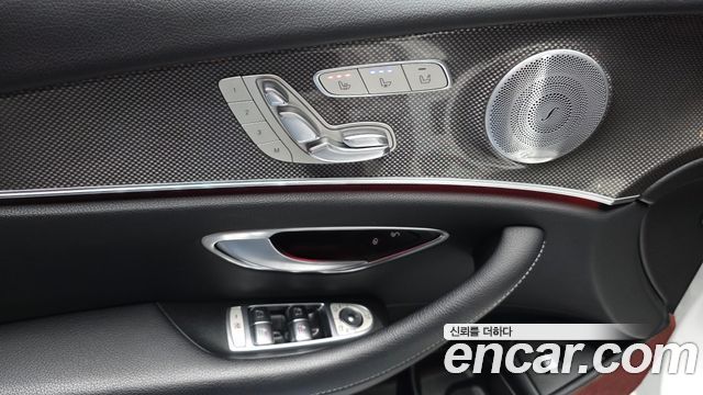 Mercedes-Benz E-Class 2020 — photo 30