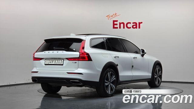Volvo V60 2020 — photo 2