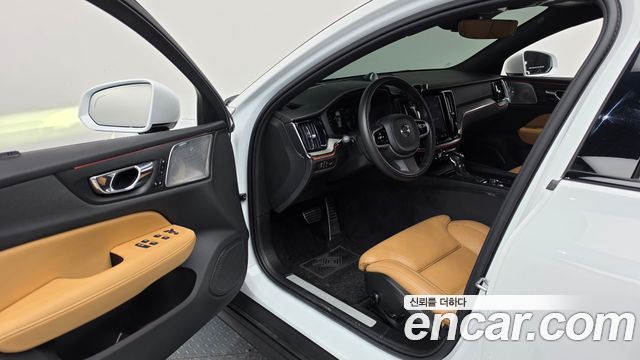 Volvo V60 2020 — photo 13