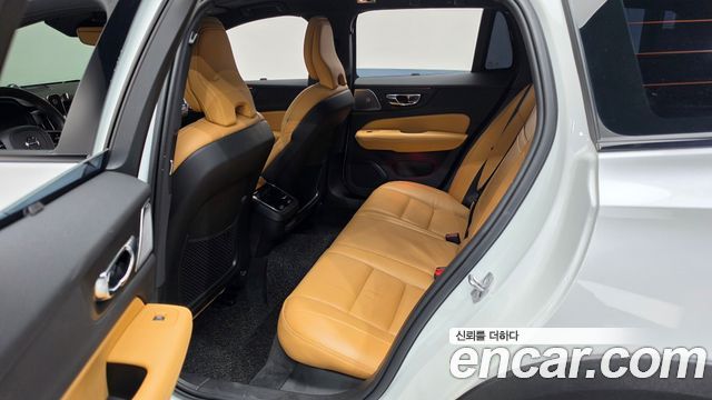 Volvo V60 2020 — photo 17