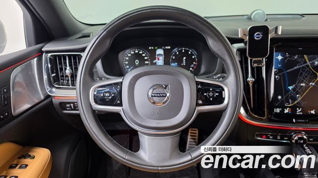 Volvo V60 2020 — photo 19