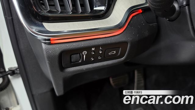 Volvo V60 2020 — photo 25